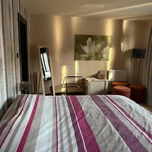 Bed and breakfast Family@home66, Brujas